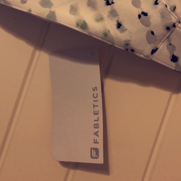 ‼️SOLD‼️ Fabletics Workout Top NWT! ‼️SOLD!!‼️ - Picture 2 of 4